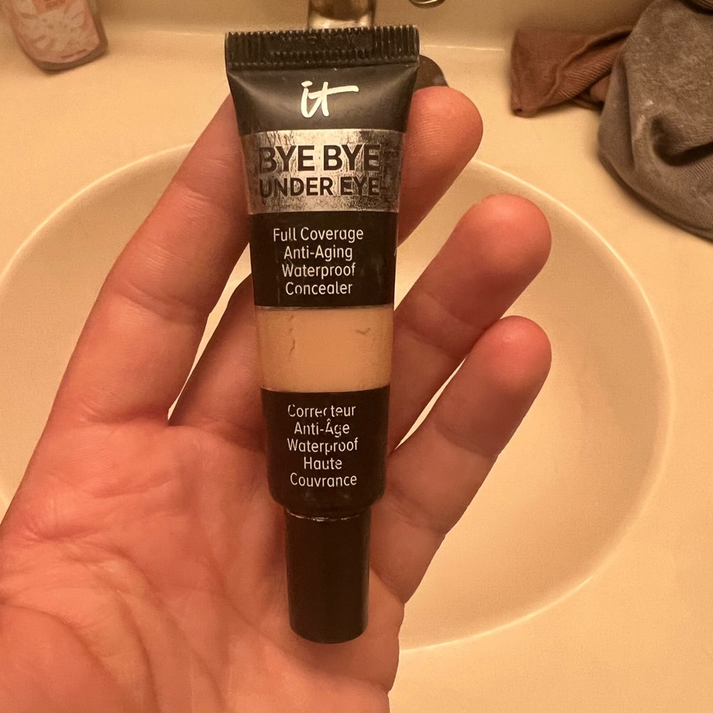 It cosmetics- Bye-Bye Under Eye- medium